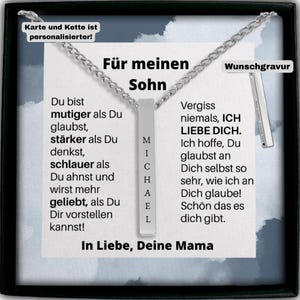 Op de afbeelding: Een zilveren ketting met een verticale staafhanger gegraveerd met de letters "MICHAEL". De kaart luidt "Voor mijn zoon" en bevat een boodschap over moedig, sterk en geliefd zijn. De kaart zegt ook "Vergeet nooit, ik hou van je".
