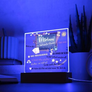 Schulkind 2023 Personalisiertes Geschenk Zum Schulanfang, Ermutigungsgeschenk Mädchen, Einschulung, Spruch für Schulkind Einschulung Acryl Tafel/Holzsockel MIT LED