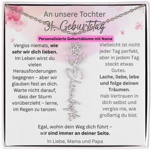 Puede incluir: Un collar plateado con un colgante con el nombre "Elizabeth" en escritura cursiva, acentuado por un diseño floral. El collar se presenta en una tarjeta con texto en alemán, incluyendo "An unsere Tochter" y "3. Geburtstag."