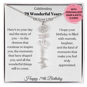 Geburtsblume Namenskette 79. Geburtstag Geschenk für Frau, personalisierter Schmuck mit Karte, elegantes Geschenk für sie, individuelles Geschenk für Mutter oder Freundin