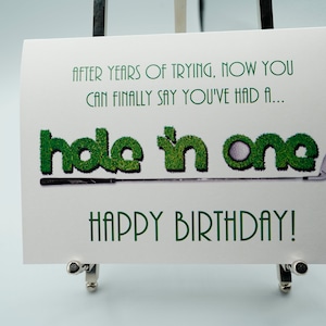Hole In One Golf A6/A5 Birthday Greetings Card High Quality Print op 300gsm Smooth Card. Wordt geleverd met Conqueror Textured Wove envelop.