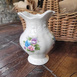 Vintage flower vase, Flower vase, China pot, White vase