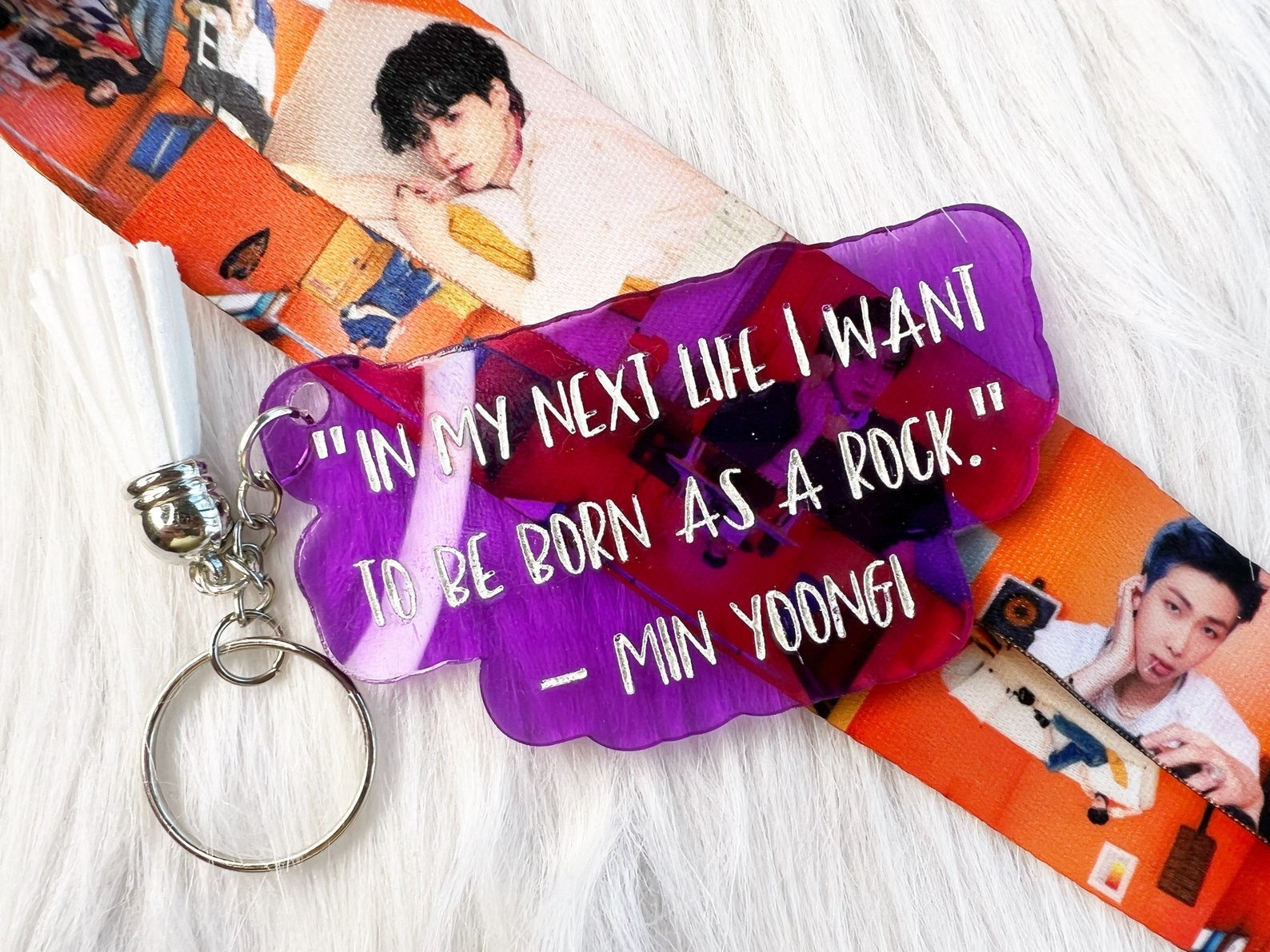 BTS♡SUGA♡アクリルキーホルダー BTS WORLD]BTS STORY アクリルキーホルダー【SUGA】 | KOBUNSHA SELECT