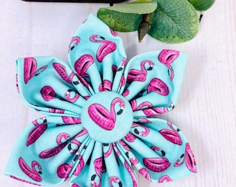 Fleur de collier de chien flamant rose, fleur de collier flamant rose de 4 pouces, noeud de fleur à enfiler, collier rose pour chien et chat, noeud de chien fille, fleur de collier de chat amusant