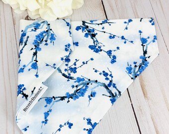 Bandana pour chien fleurs de cerisier, bandana printanier pour animal de compagnie à enfiler sur le col, bandana à enfiler été pour chien, bandana à enfiler pour chat, cadeau écharpe pour maman de chien