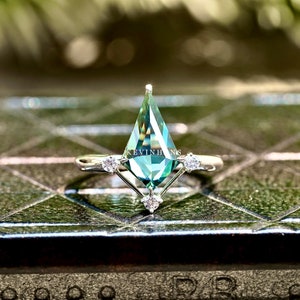 Kite Cut Moissanite Diamond Engagement Ring, 14K White Gold Blue Green Moissanite Diamond Wedding Ring, Kite Cut halo Solitaire Ring, Kite