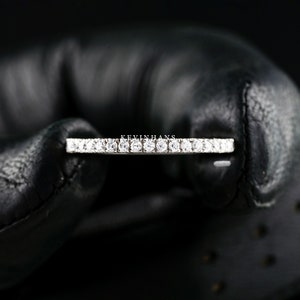 1.50 MM Rundschliff farblos Moissanit Ehering, minimalistische Bandring, volle Eternity Band, U Zinken Einstellung, Frauen Ehering,
