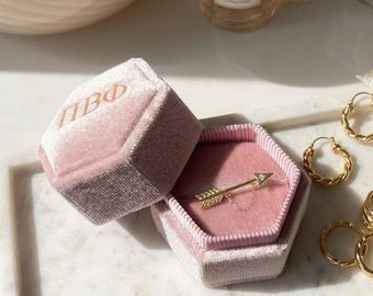 Boîte à badge en velours pour la sororité Pi Beta Phi | Cadeau de sororité Pi Phi | Cadeau d'initiation | Jour des invitations | Cadeau marraine/filleule | Cadeau Pi Phi