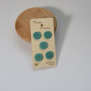 Boutons vintage des années 1950, Vert mousse de mer, Inutilisé, Sur carte, Plastique, Vogue Original, Hollande, Set de 5, 5/8 »