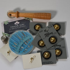 boutons vintage Noir &Or, Inutilisé, Sur cartes, Plastique, Corde Texturée, Set of 4, Tiffany Brand, Années 1990