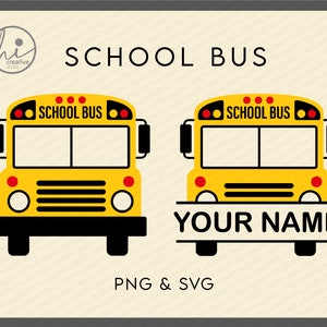 Puede incluir: Un autobús escolar amarillo con contornos negros y luces rojas. El autobús tiene las palabras "SCHOOL BUS" en la parte delantera. El autobús está sobre un fondo blanco con las palabras "YOUR NAME" debajo. Las palabras "PNG & SVG" están debajo del autobús.