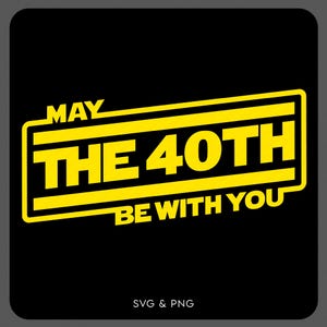 以下が含まれることがあります： 黒い背景に黄色の長方形のデザイン。テキスト「MAY THE 40TH BE WITH YOU」は黄色です。「SVG & PNG」の文字が下にあります。