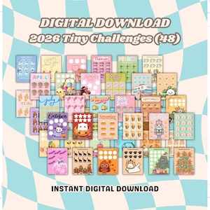 Può includere: Una collezione di 48 schede digitali scaricabili per le sfide Tiny del 2026, ognuna con un design unico. Le schede sono disposte in una griglia, con ogni riga che rappresenta un mese. Il testo "DIGITAL DOWNLOAD" e "INSTANT DIGITAL DOWNLOAD" è visibile.
