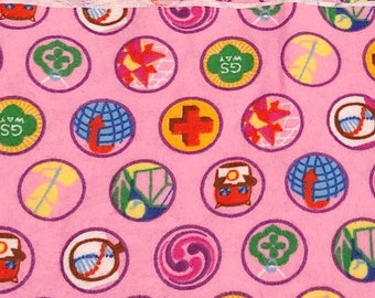 Insignias de franela de las Girl Scouts sobre tela acolchada rosa - 100 % algodón - 1 yarda 15" - RARO - Agotado