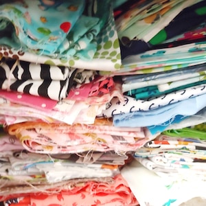 One Pound to 1/2kg (454g to 500g) of Fabric scraps Quilting Fabric - 100% cotton - Mystery Scrap Bag - Surprise Fabric Pack