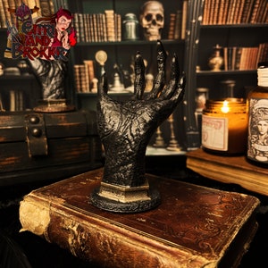 Legendarisk artefakt 'Hand of Glory', ett mystiskt föremål rikt på historia och symbolik - Perfekt för ett häxigt kuriosakabinett
