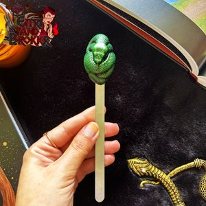 Marque-page Serpent Rubis - Élégant en Résine et Acier Inoxydable, Accessoire de Lecture Unique, Cadeau pour Bibliophiles