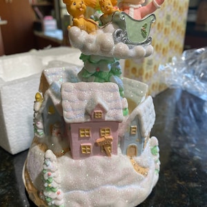 Avon Exclusive Precious Moments Jingle all the Way - Music Box  2004 - New in Box - Collectible for Display 111064 - Christmas Song