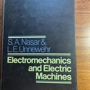 Puede incluir: Libro negro con el título "Electromechanics and Electric Machines" de S.A. Nasar & L.E. Unnewehr.
