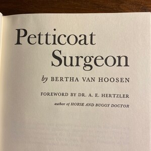 Petticoat Surgeon - Personal Story of a Female Doctor - 1994 - Bertha Van Hoosen - Medical Field Women in