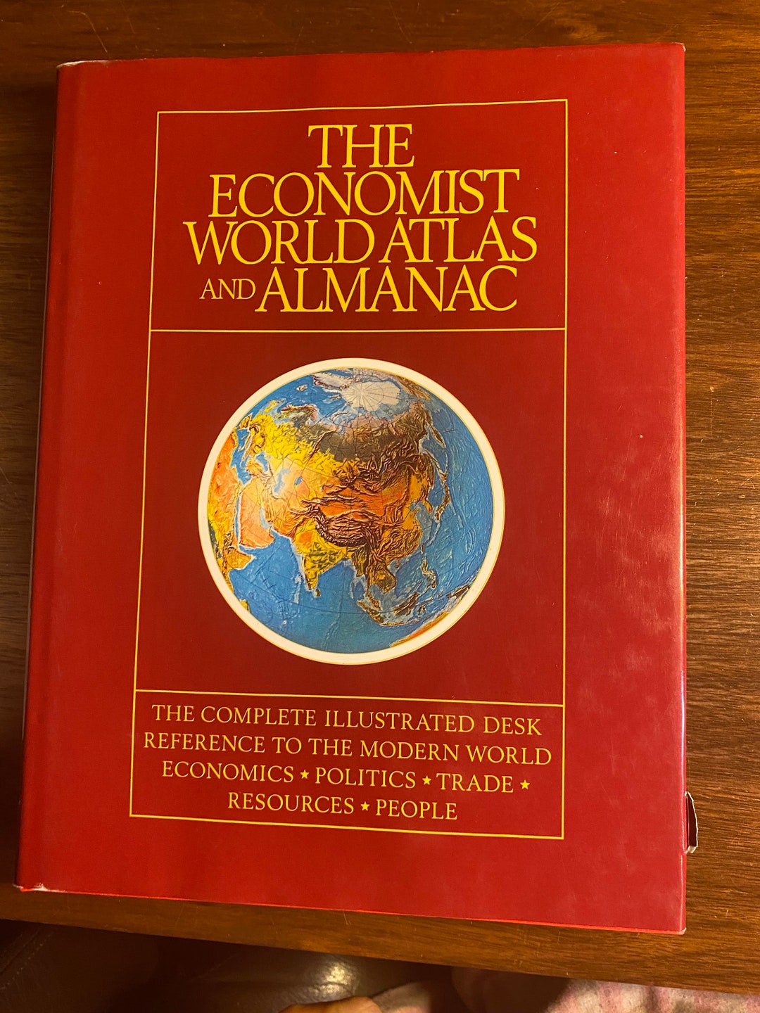 The Economist World Atlas and Almanac 1989 Geography Politics Global