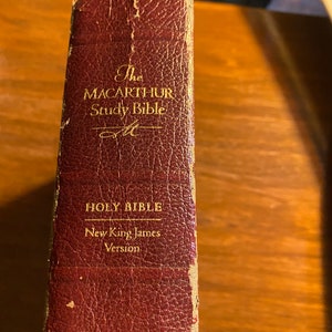 MacArthur Study Holy Bible - John MacArthur - 1997  - Old \  New Testaments - King James Version -