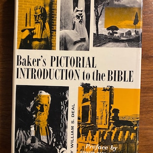 Puede incluir: Una portada de libro vintage titulada "Baker's Pictorial Introduction to the Bible". La portada presenta imágenes de estatuas, paisajes y un retrato, con texto en blanco y negro y un fondo amarillo. El autor es William S. Deal, con un prólogo del senador Mark O. Hatfield.