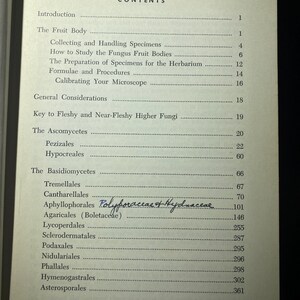 How To Know The Non-Gilled Fleshy Fungi - Mushrooms - Helen / Alex Smith - 1973 - Mycology - Characteristics - Identification - Botany - image 3
