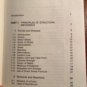 Ingeniería simplificada para arquitectos y constructores - Análisis estructural - Diseño - Materiales de acero y madera - Harry Parker / James Ambrose 1984 imagen 4