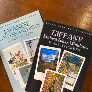 Art Stickers 1) Tiffany Stained Glass Windows et 2) Japanese Flowers Birds - A G Smith - 2001 / 04 - Dover - Réplique