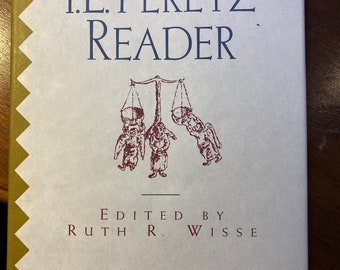 Puede incluir: La portada del libro "The I.L. Peretz Reader" presenta una ilustración en marrón y blanco de una balanza con tres figuras. El texto en la portada dice "The I.L. Peretz Reader", "Edited by Ruth R. Wisse" y "Library of Yiddish Classics".