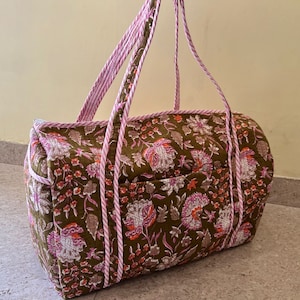 Bolsa de viagem boho acolchoada feita à mão, bolsa grande de viagem de algodão para o fim de semana, bolsa para pernoite com estampa de blocos, bolsa de bagagem de mão, bolsa de compras feminina