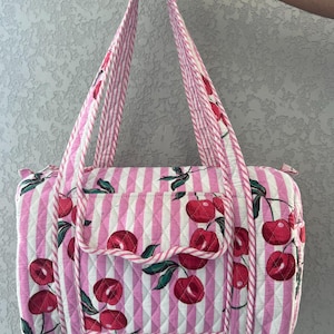 Bolsa de lona pequeña acolchada de algodón con bolsillo de solapa, bolsa de almacenamiento acolchada, neceser floral para niñas, regalo de cumpleaños, bolsa de gimnasio hecha a mano