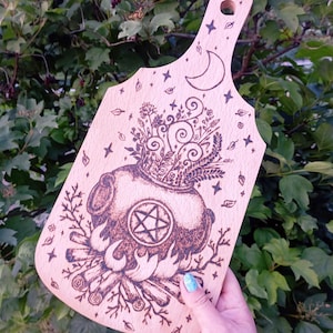 手で焼くまな板の魔女の大釜、キッチンの装飾、魔女の焼き絵、手作り、薪を燃やす魔女の装飾