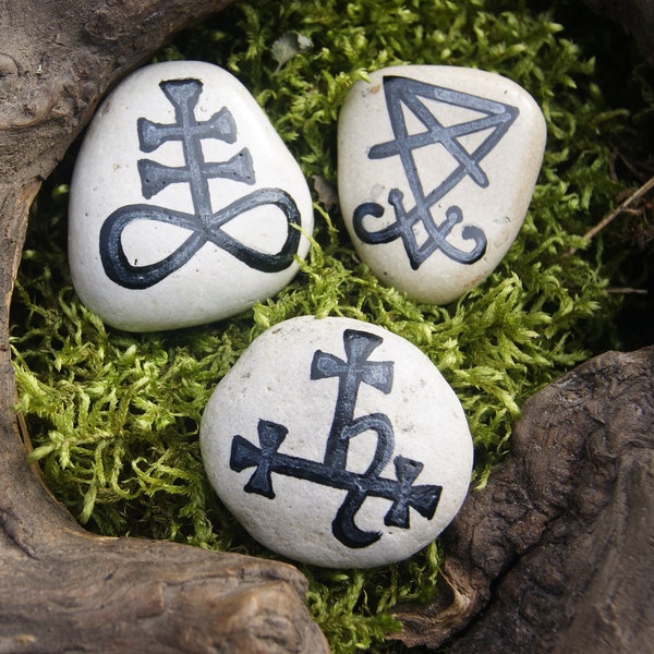 set 3 sea stones with painted ,Sigil Lucifer, seal Lilith, cross  Leviathan,Sigil Lucifer is a strong protective seal,witch altar decor
