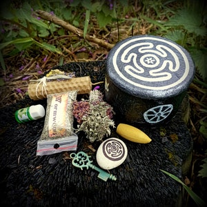 Hecate's blessing set,energy cleansing of the home, herbal smoke, witch's altar gift,feeling connected with the goddess of witchcraft Hecate