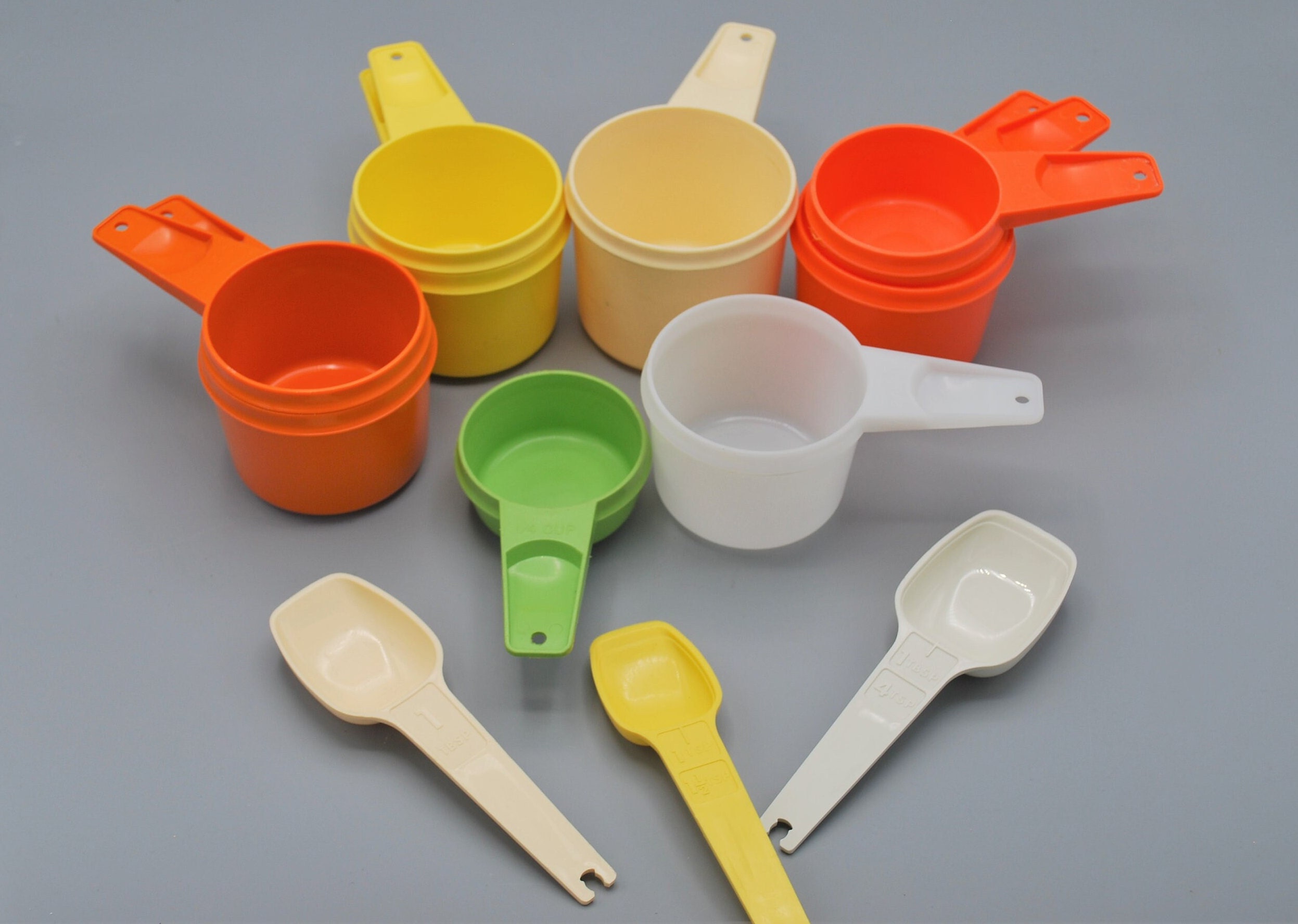 Tupperware Measuring Cups & Spoons Set Nesting Scoops PURPLE Rare Baking  Tools