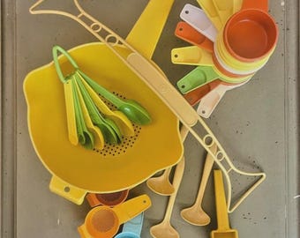 VTG Tupperware 28 pcs Gadgets Measuring Spoons/Cups Colander Cake Taker Mini Sifter Funnel