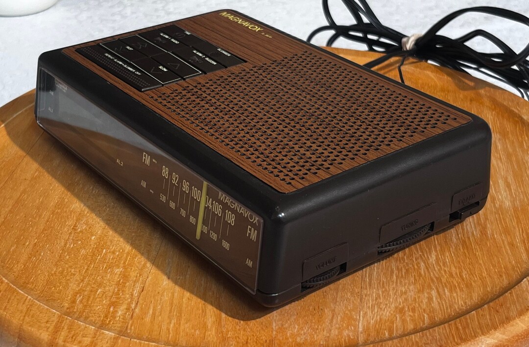 Vintage Magnavox AM/FM Faux Wood Clock Radio W/ Power Back up Etsy