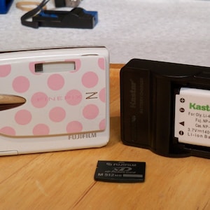 Fujifilm Finepix Z Z20FD 10MP Ready to Shoot Digital Camera