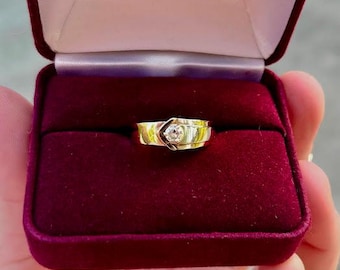 Anillo de oro de 10 quilates multicolor con detalles de diamantes auténticos, estilo vintage, talla 5/3,31 gramos.