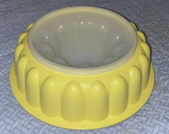 Vintage Tupperware Jel-N-Serve Jell-O Mold Set, Pastel Yellow (6 Cup Capacity) Complete Set