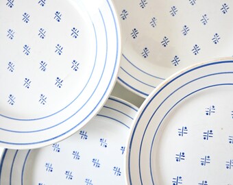 6 Assiettes plates, bleu et blanches, anciennes, motifs géométriques