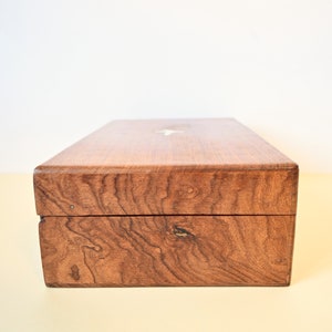 Boîte en bois et laiton, à compartiment, vintage image 4