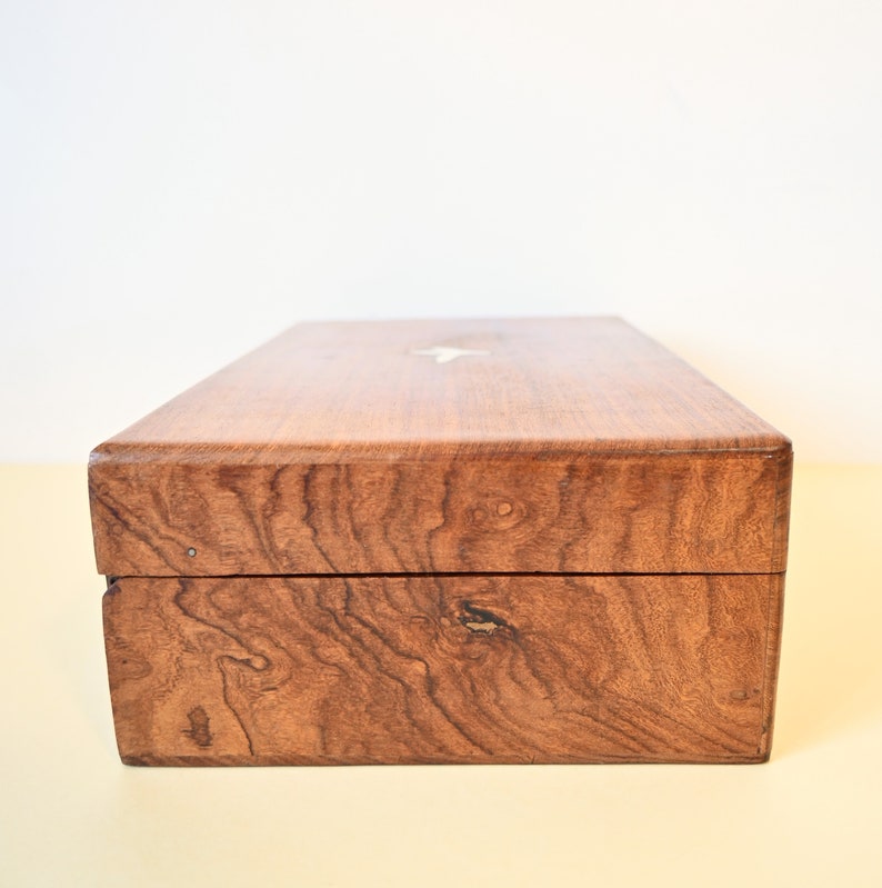 Boîte en bois et laiton, à compartiment, vintage image 4