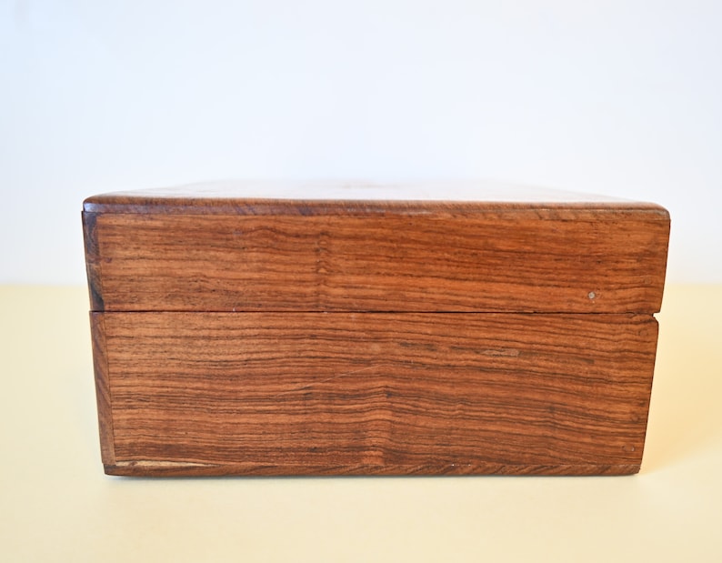 Boîte en bois et laiton, à compartiment, vintage image 6