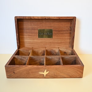 Boîte en bois et laiton, à compartiment, vintage image 8