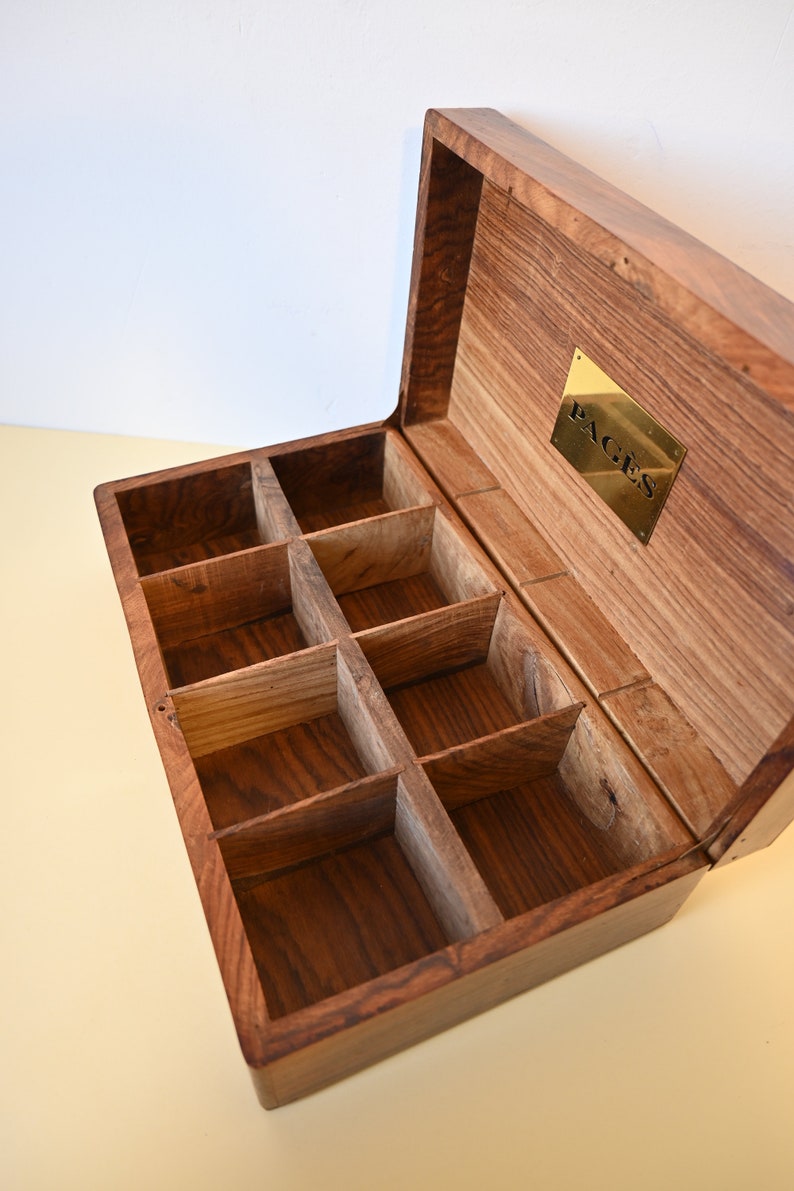 Boîte en bois et laiton, à compartiment, vintage image 3