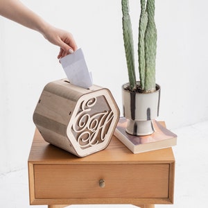 Hochzeitskartenbox mit Schlitz, Holz Briefkasten für Hochzeit, Spardose mit Gravur, Hexagon Hochzeitskartenbox, Hochzeitsbox für Umschläge