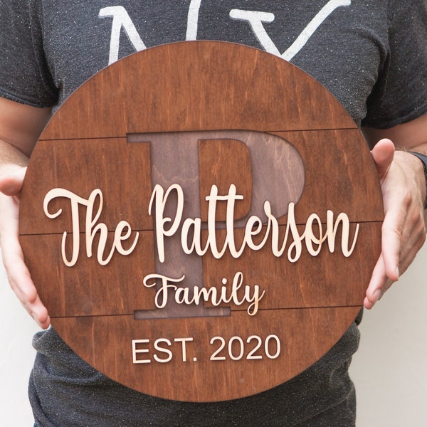 Round family sign,Wood family sign,Wood pallet sign,Pallet sign last name round,Last name wood sign wedding,Family name wood sign